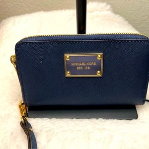 Michael Kors Jet Set Item Navy Travel Continental Zip around Wristlet wallet